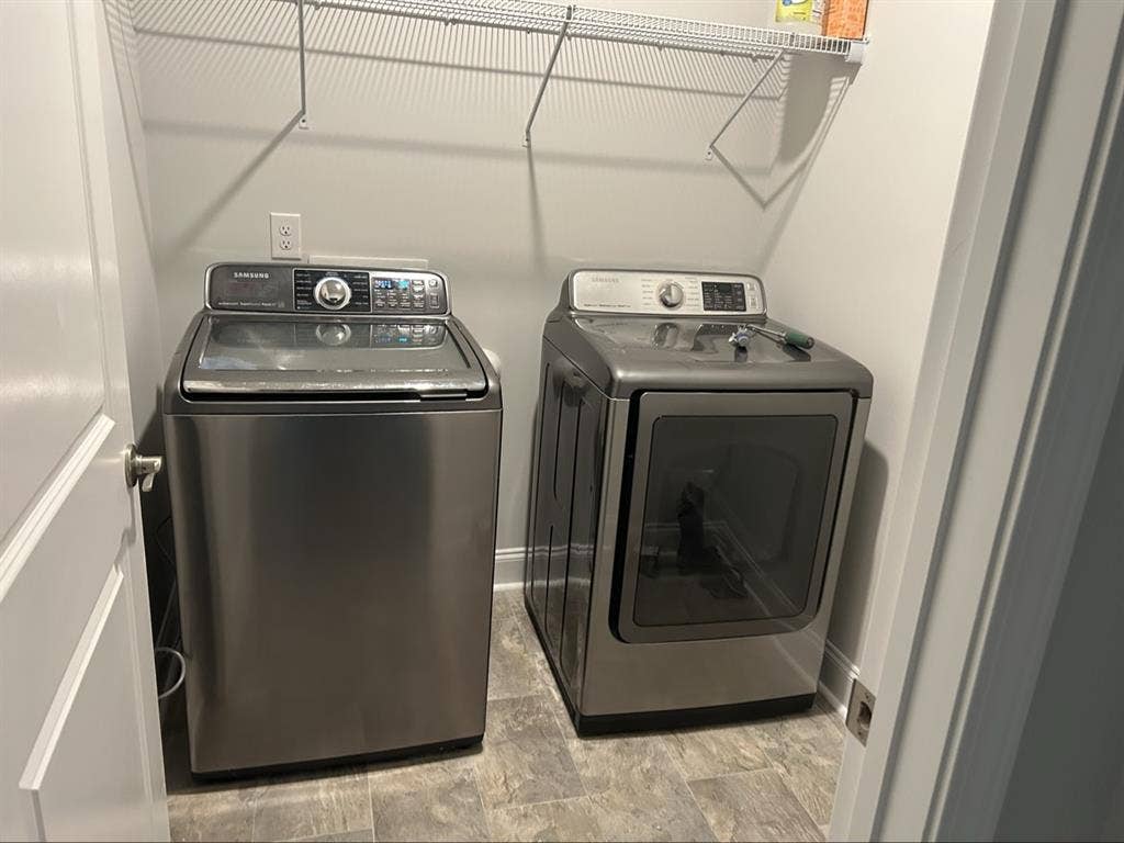 Private Room & 
Bathroom for Rent