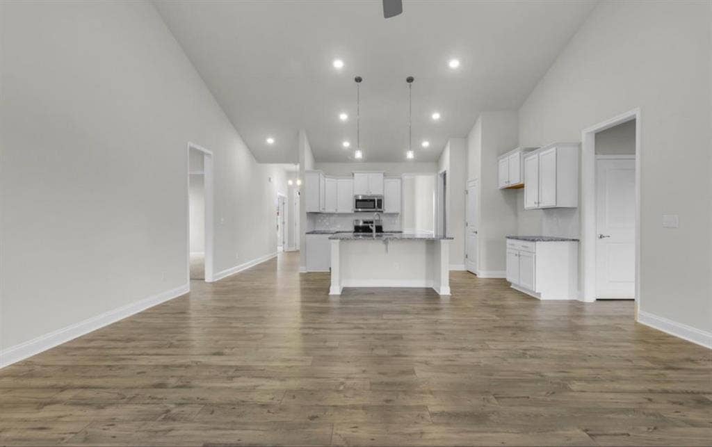 Private Room & 
Bathroom for Rent