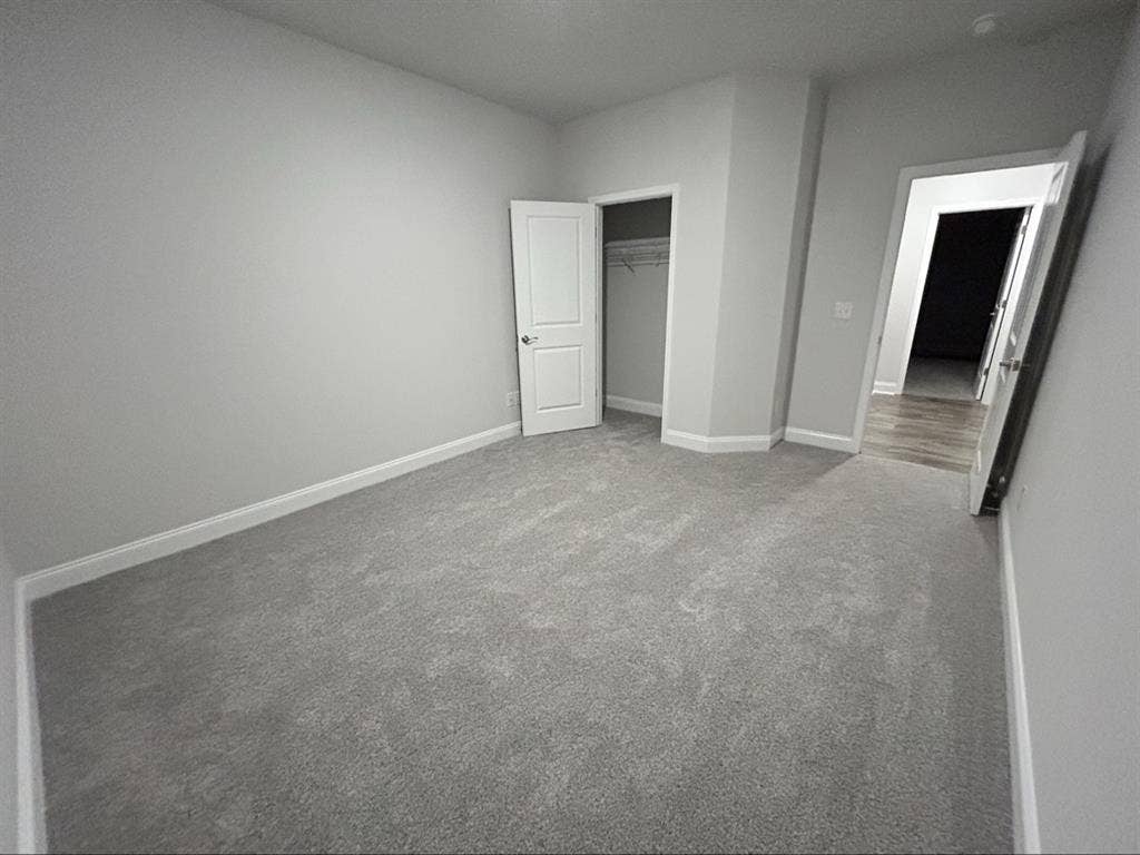 Private Room & 
Bathroom for Rent