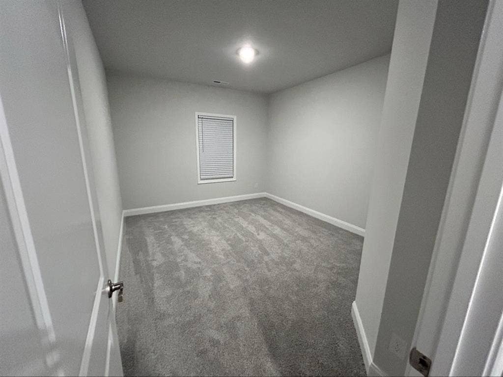 Private Room & 
Bathroom for Rent