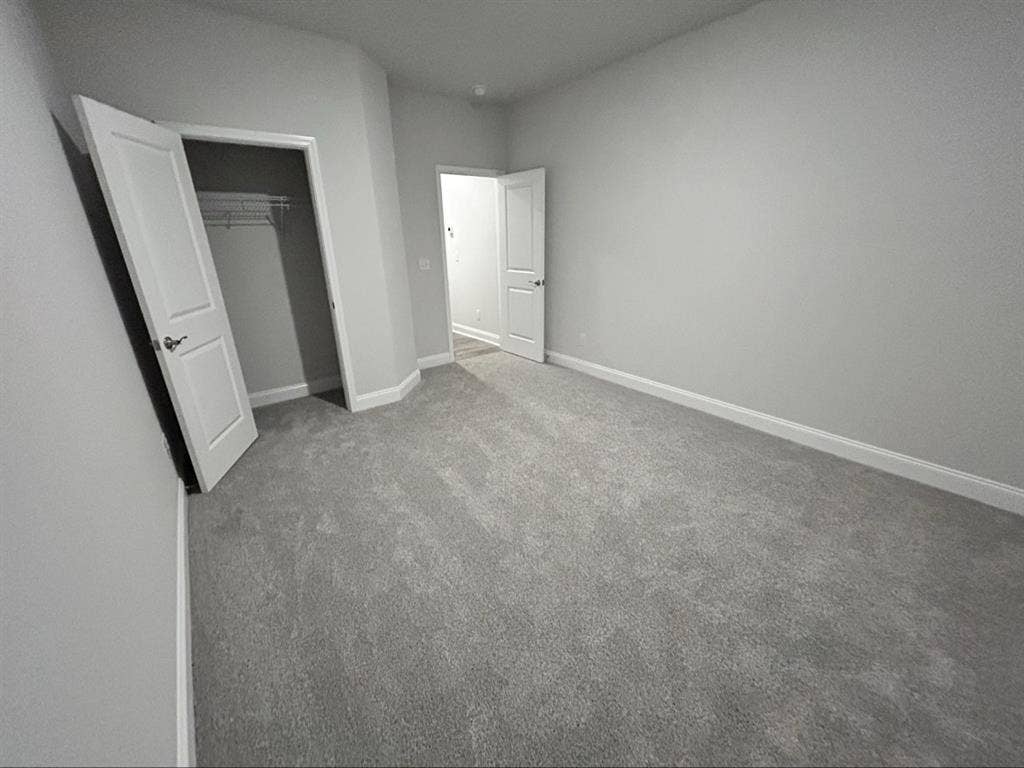 Private Room & 
Bathroom for Rent