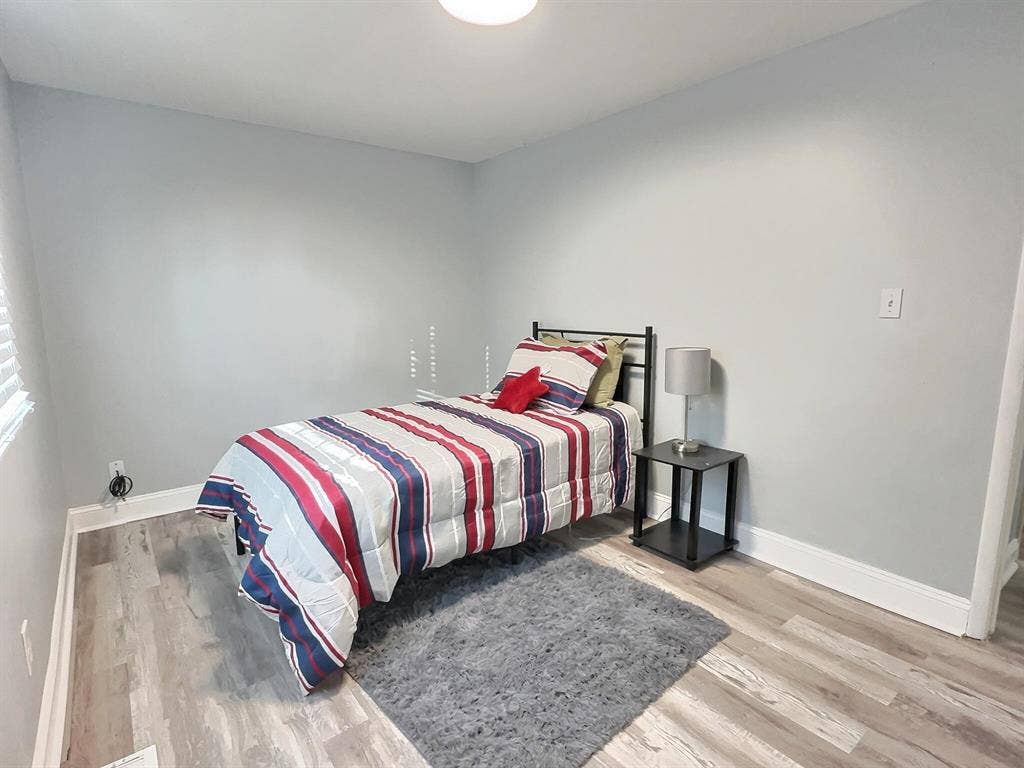 7 BR in Stone Mountain