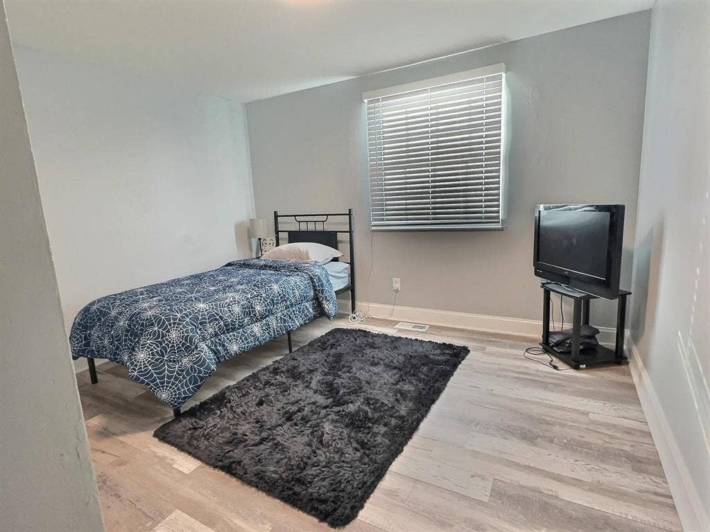 7 BR in Stone Mountain