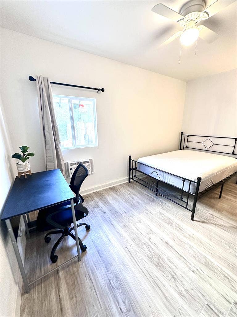 6 BR in Las Vegas