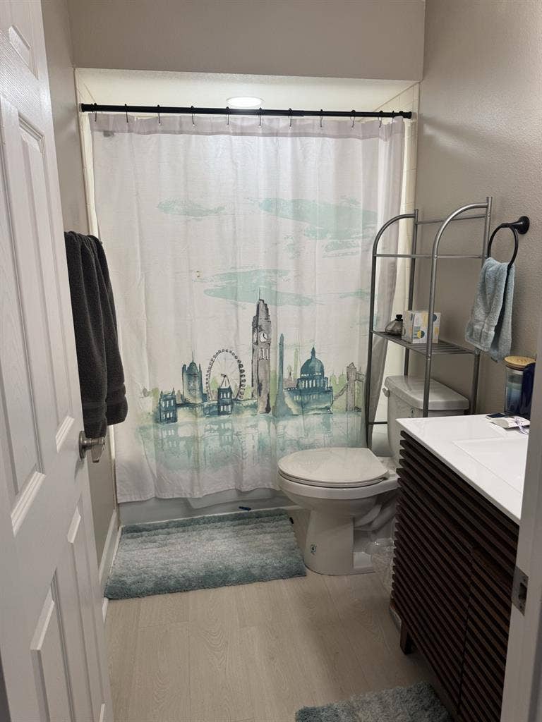 Private BD/BA in Renovated Townhome