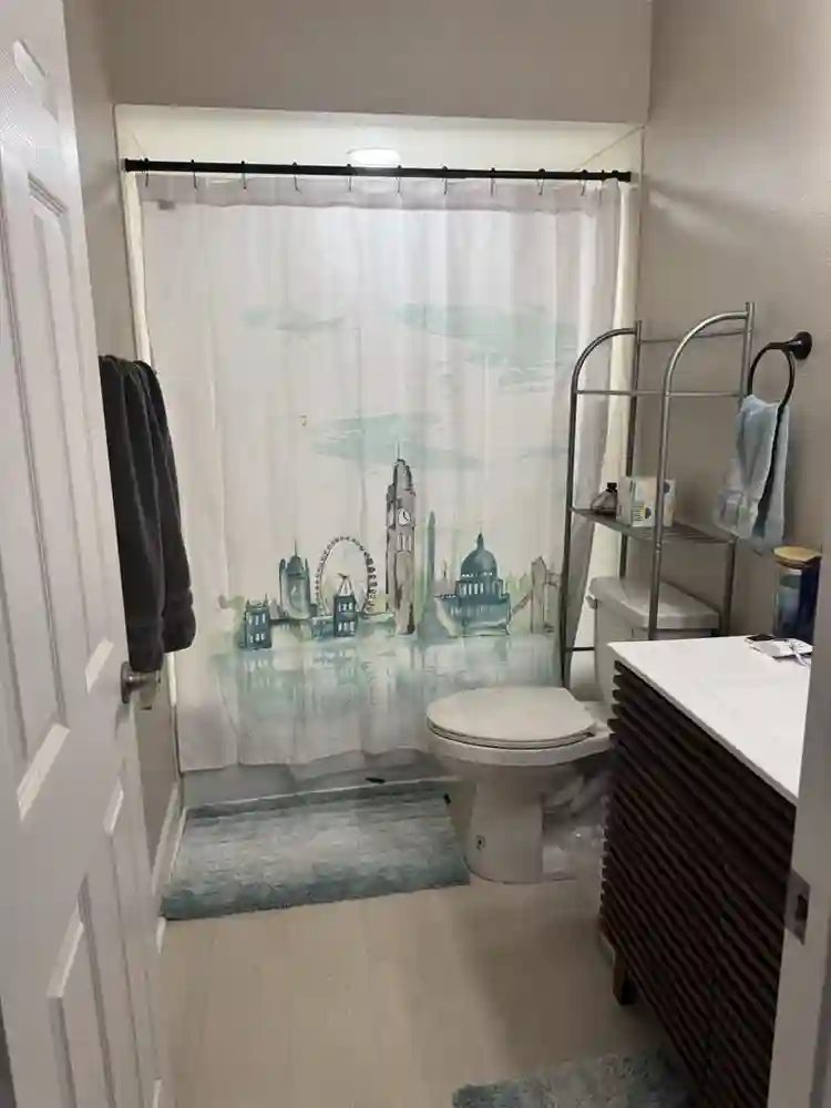 Private BD/BA in Renovated Townhome