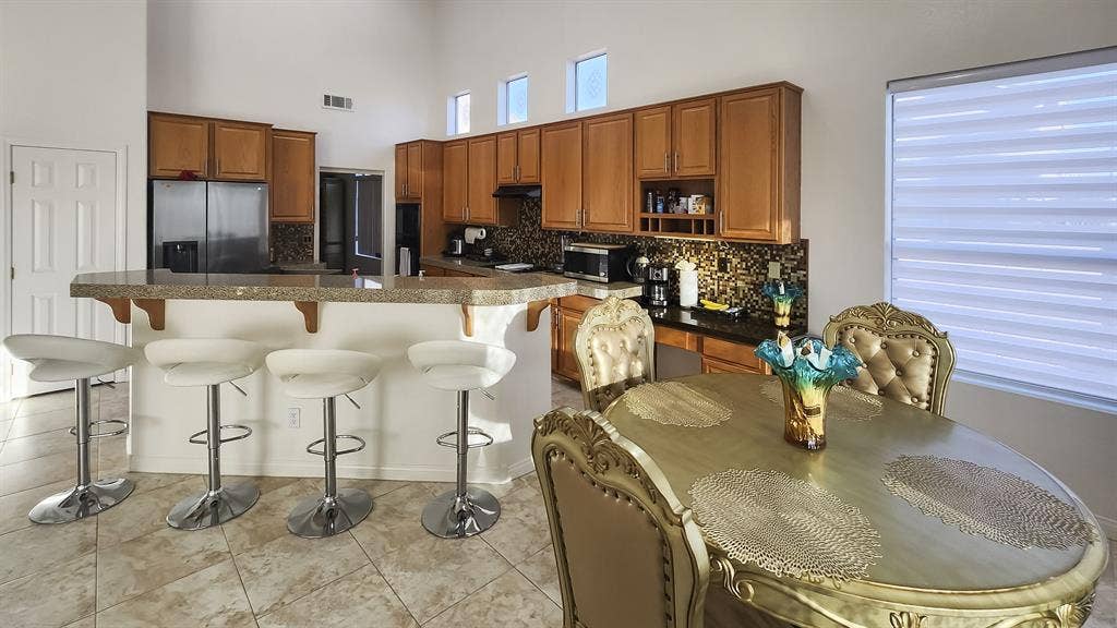 6 BR in Las Vegas