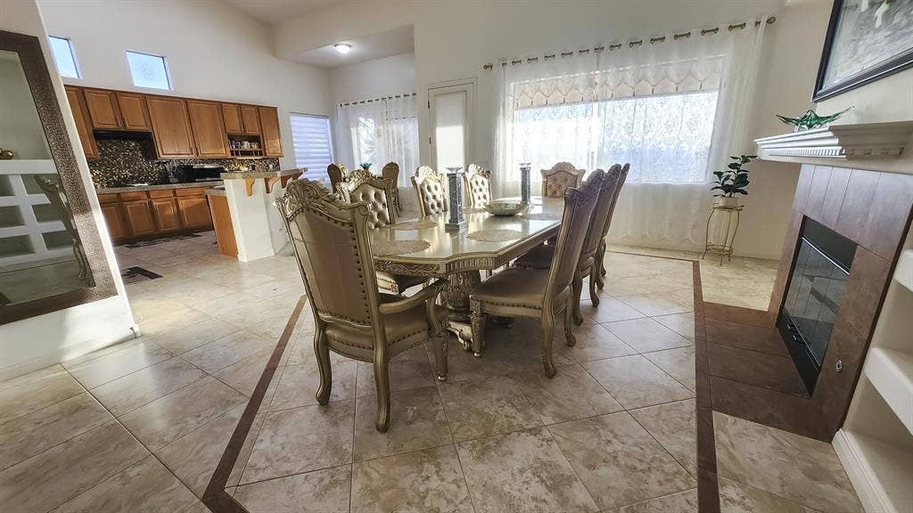 6 BR in Las Vegas