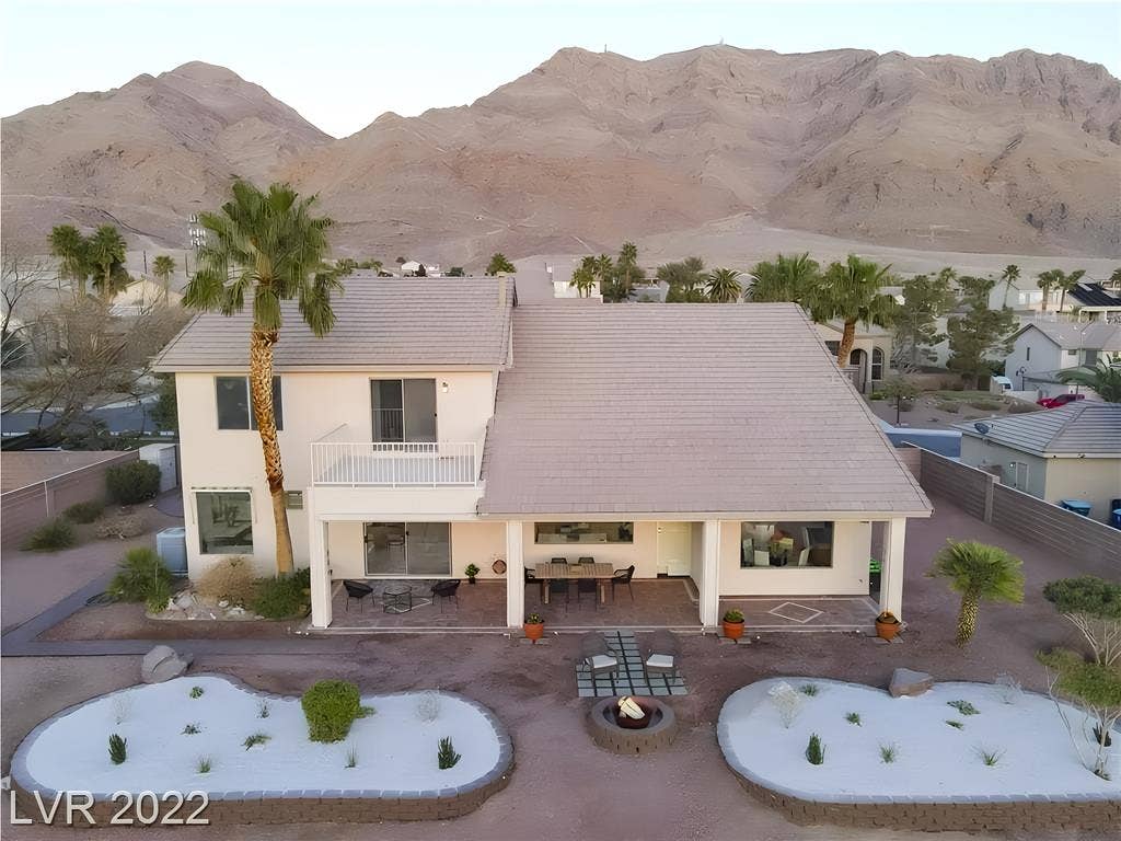 6 BR in Las Vegas