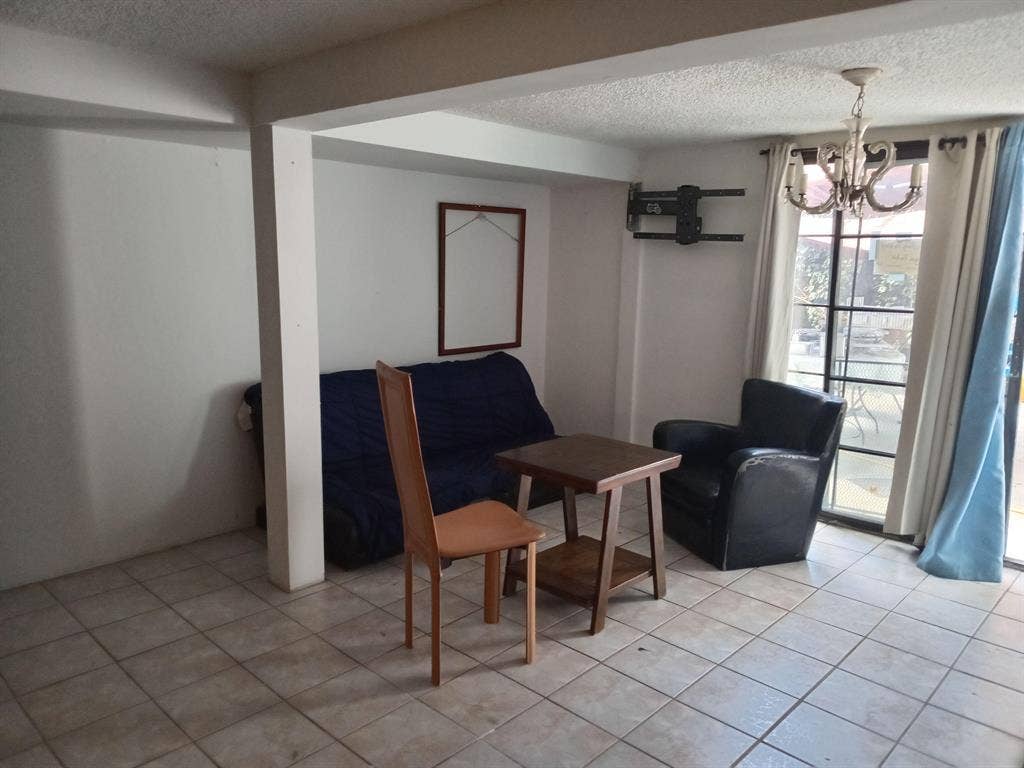 2 BR in Los Angeles