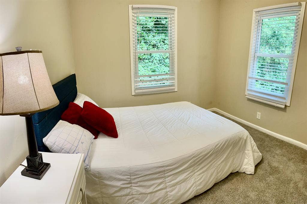 6 BR in Stone Mountain