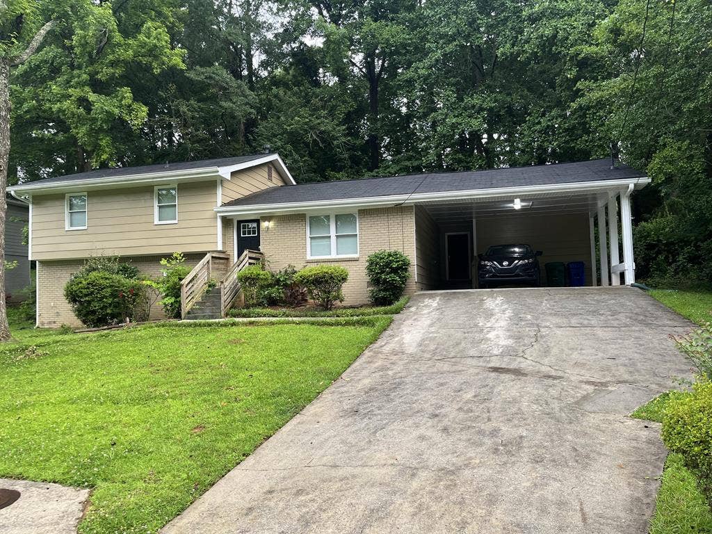 6 BR in Stone Mountain