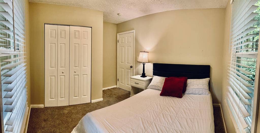 6 BR in Stone Mountain