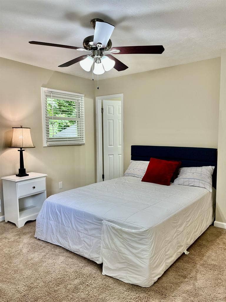 6 BR in Stone Mountain