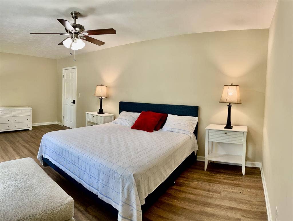 6 BR in Stone Mountain