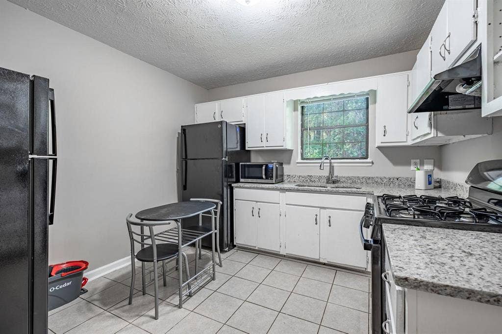 9 BR in Ellenwood