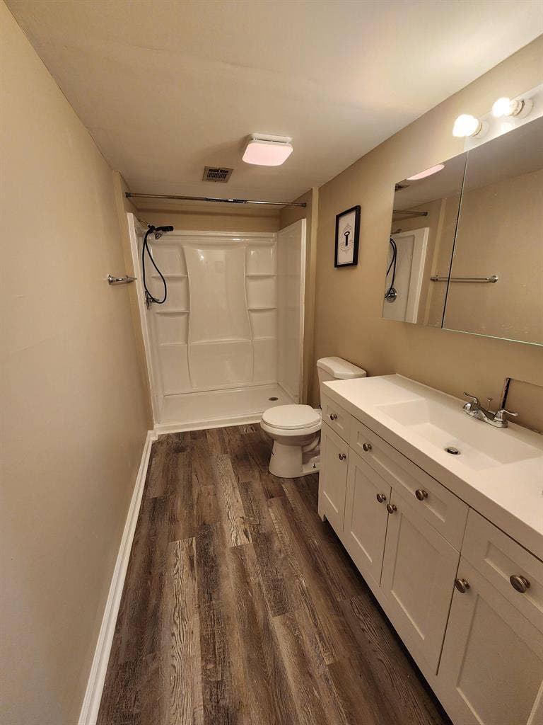 6 BR in Stone Mountain