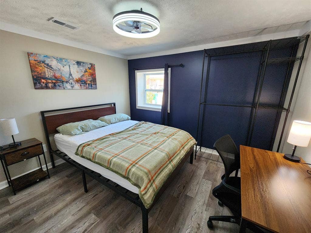 6 BR in Stone Mountain