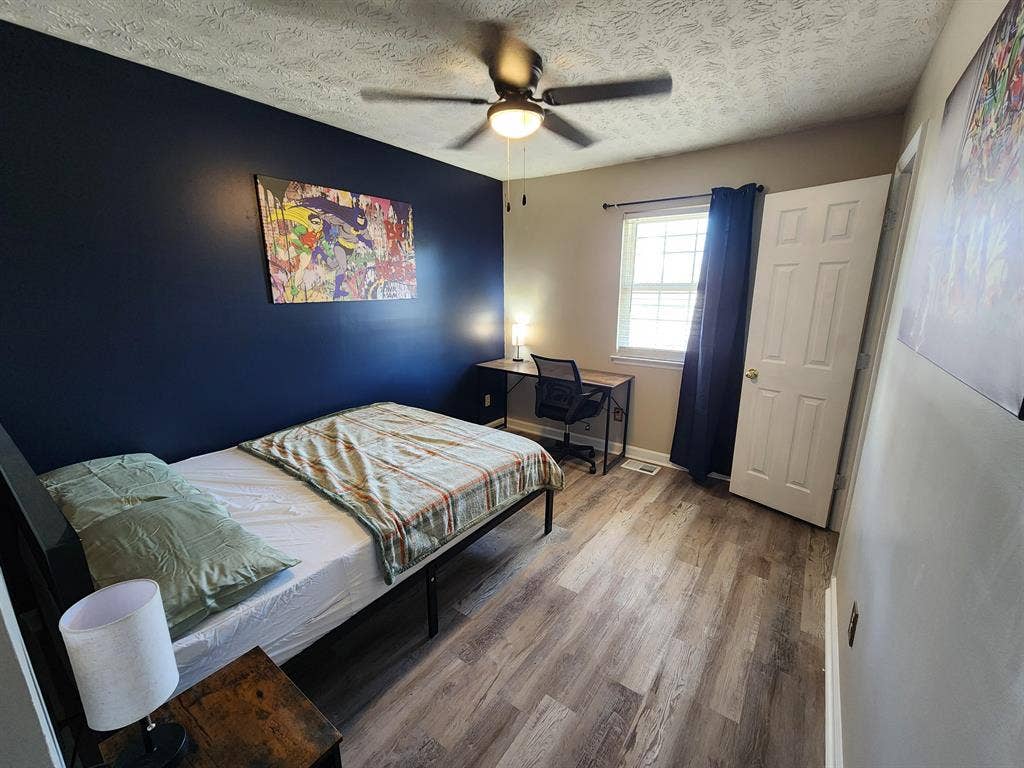 6 BR in Stone Mountain