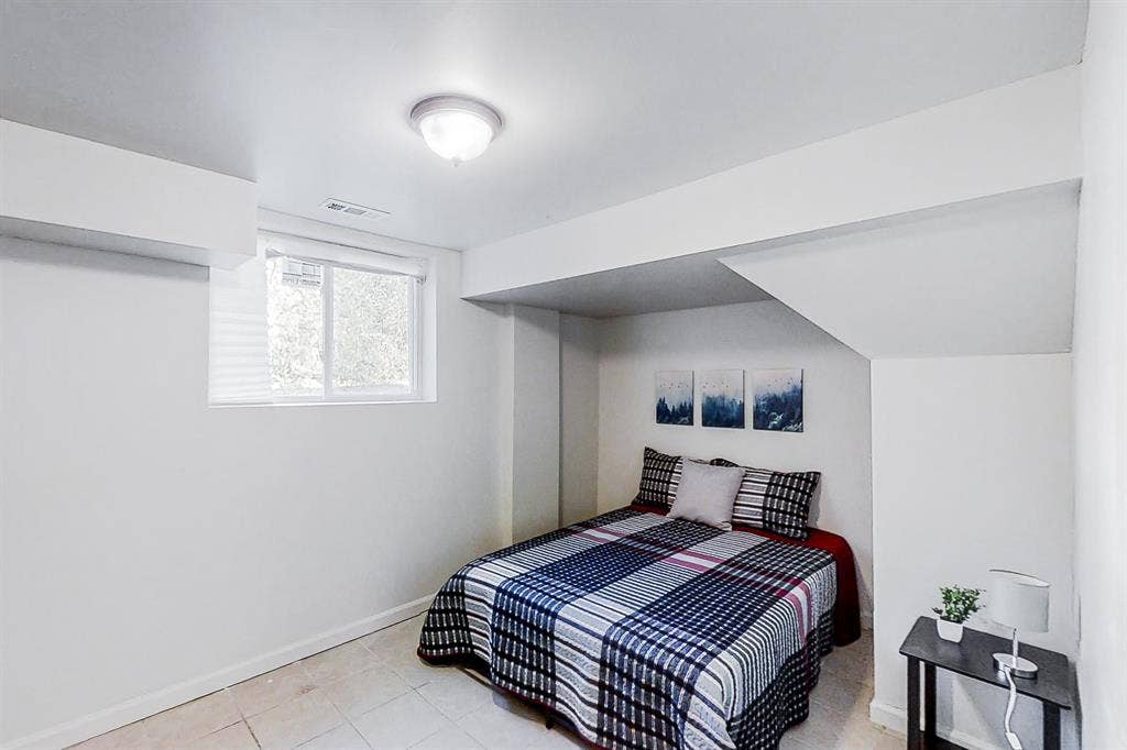 10 BR in Forest Park