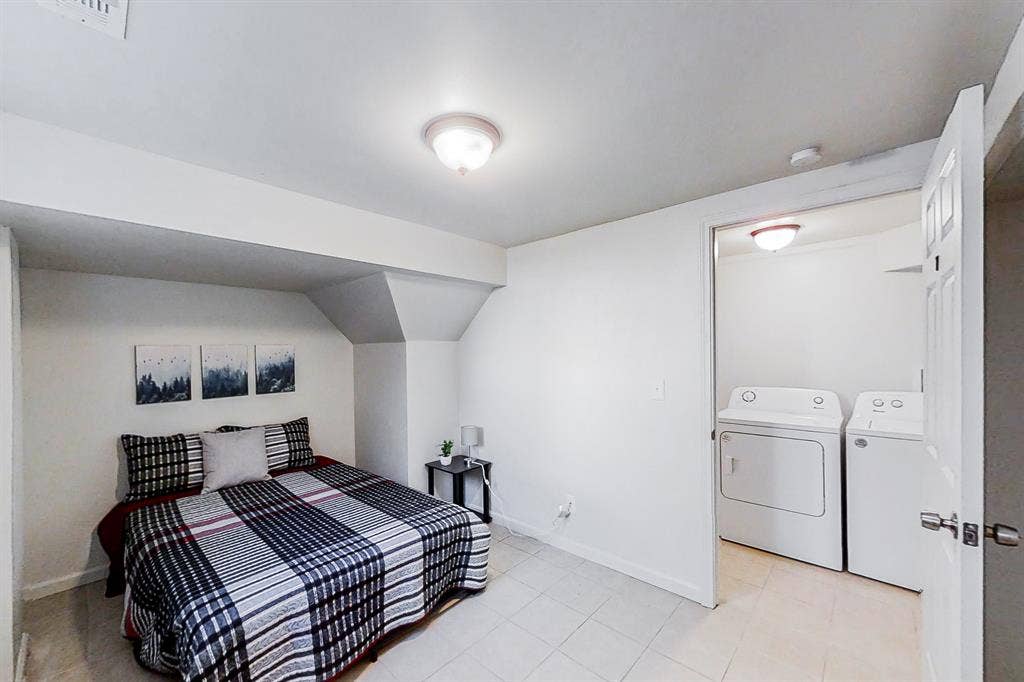 10 BR in Forest Park