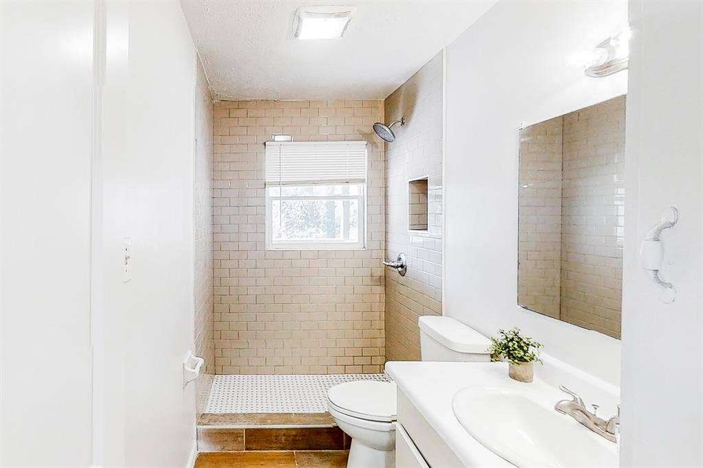 10 BR in Forest Park