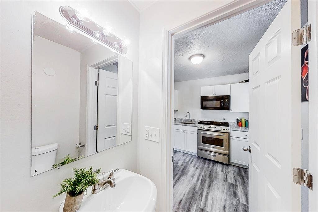 10 BR in Forest Park