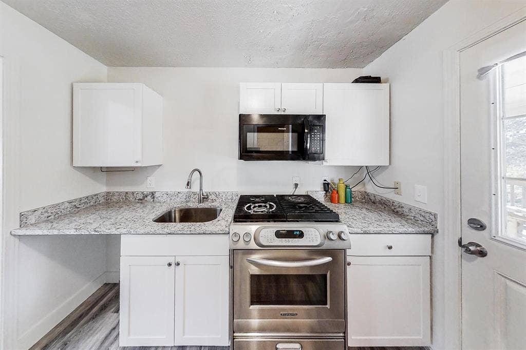 10 BR in Forest Park