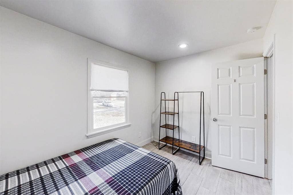 10 BR in Forest Park