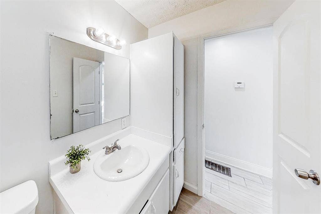 10 BR in Forest Park