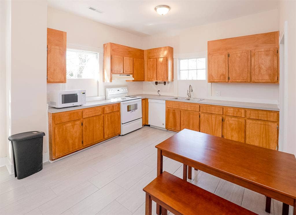 7 BR in Petersburg