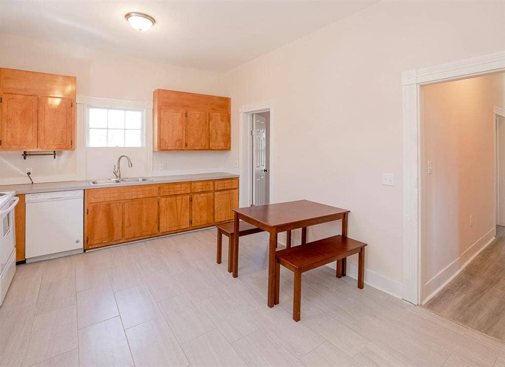 7 BR in Petersburg