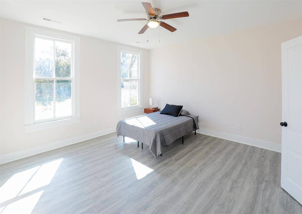 7 BR in Petersburg