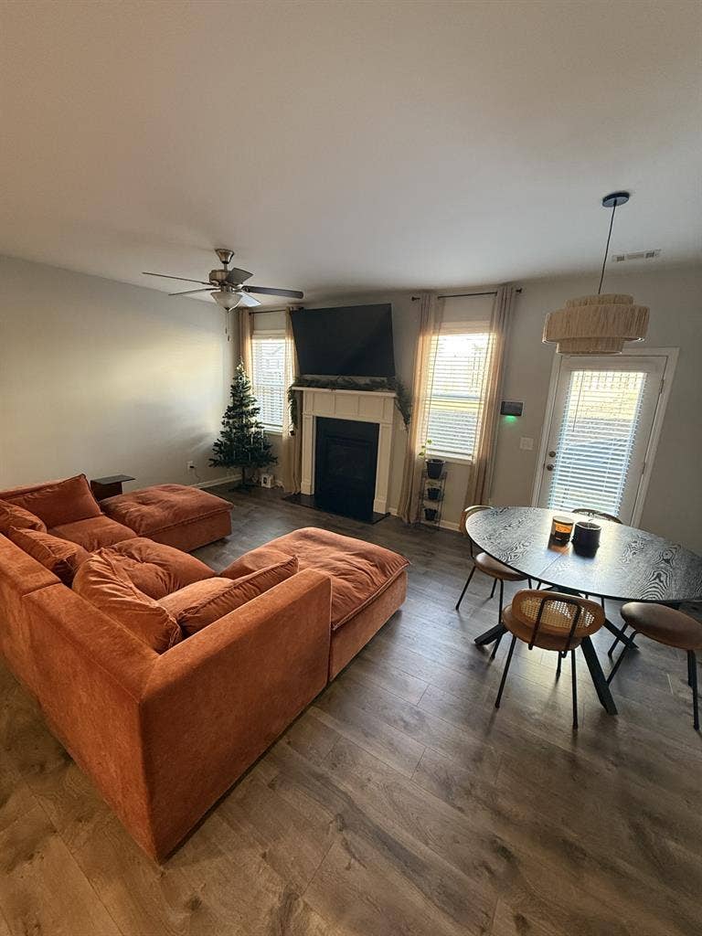 Single bedroom with private bath