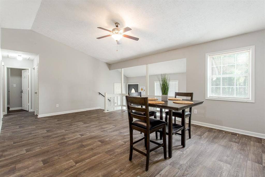 6 BR in Douglasville