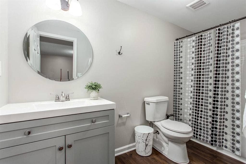 6 BR in Douglasville