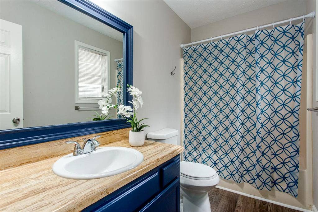 6 BR in Douglasville