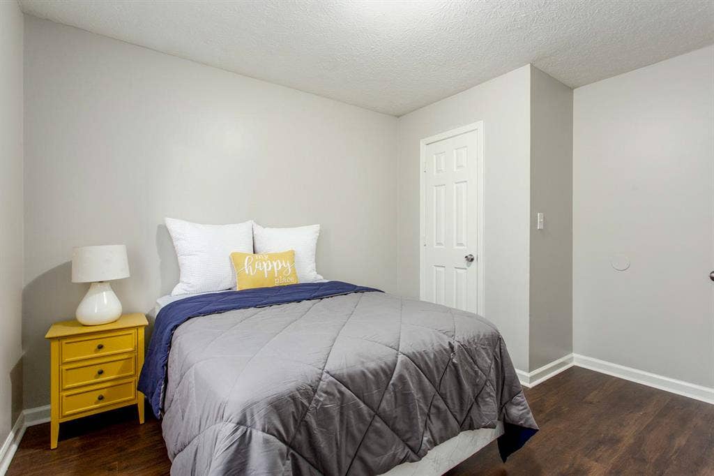 6 BR in Douglasville