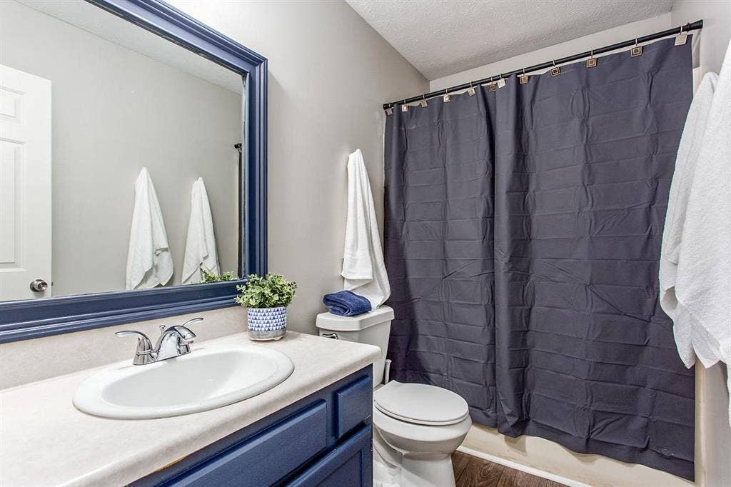 6 BR in Douglasville