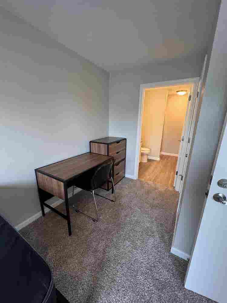 SUBLEASER FOR NEXT SEMESTER NEEDED