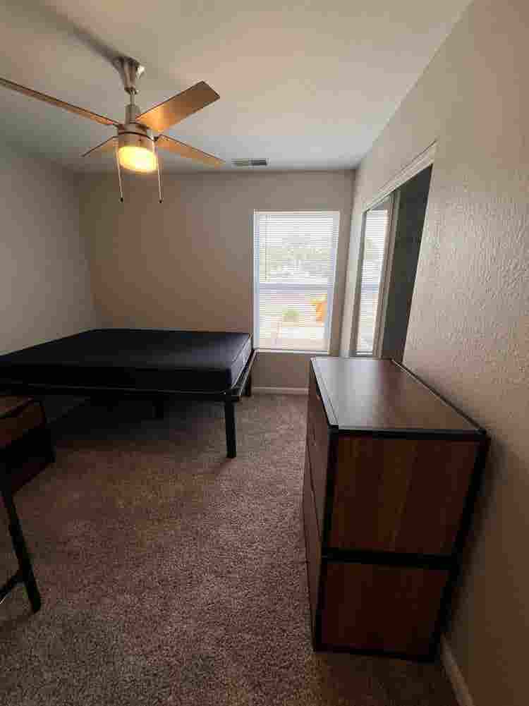 SUBLEASER FOR NEXT SEMESTER NEEDED