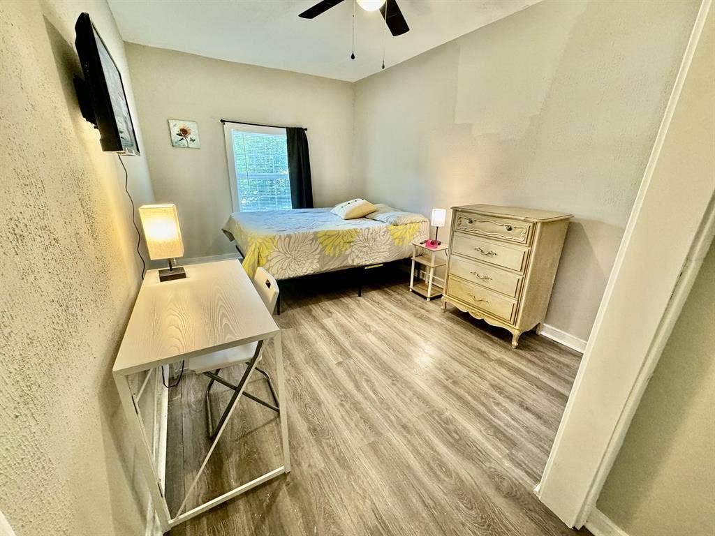 8 BR in Pasadena