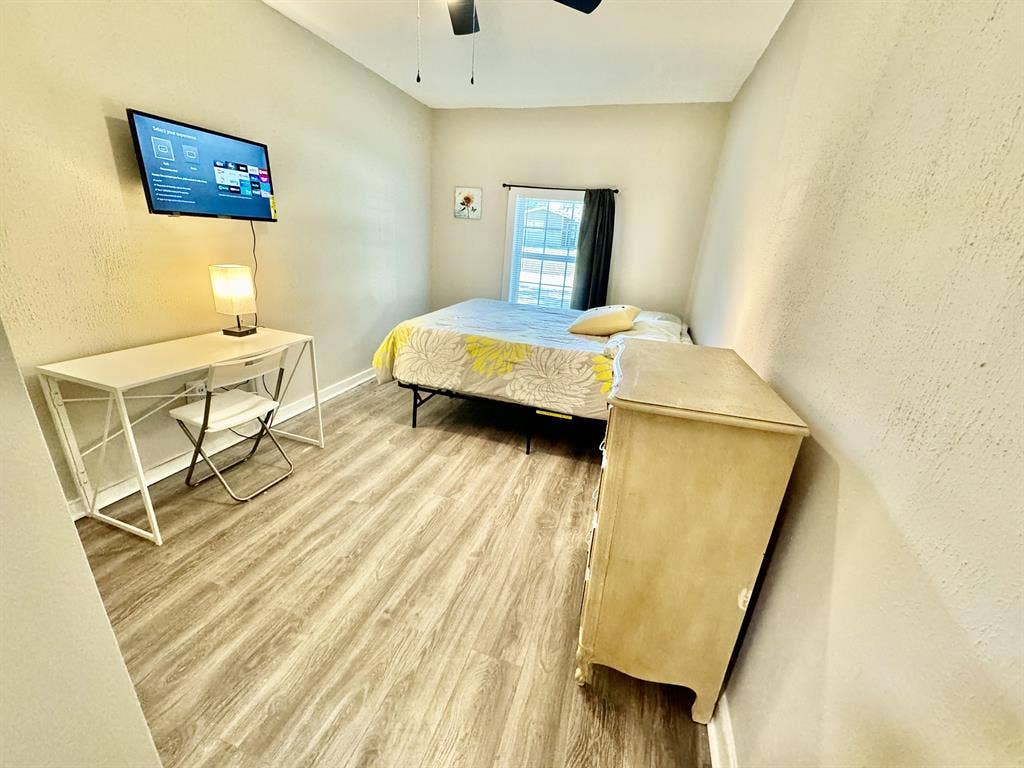8 BR in Pasadena