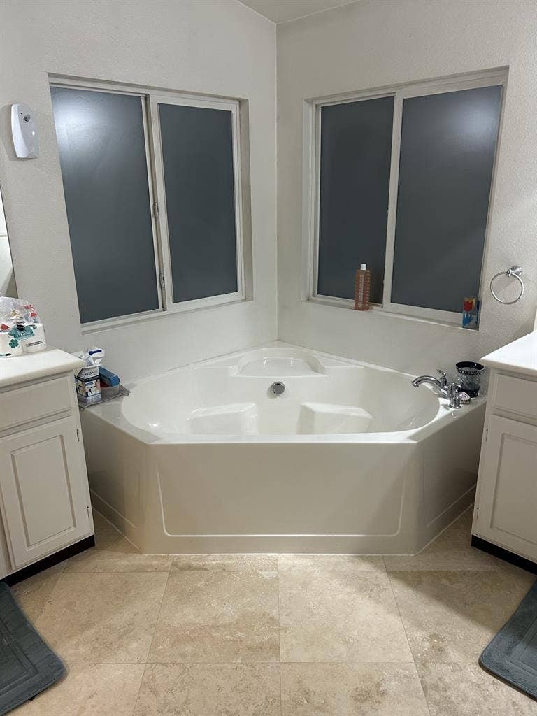 Luxe Furnished Master Bed for 2