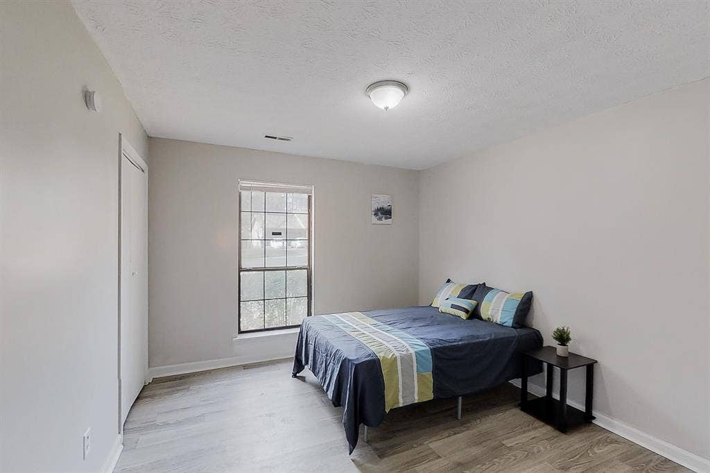 9 BR in Riverdale
