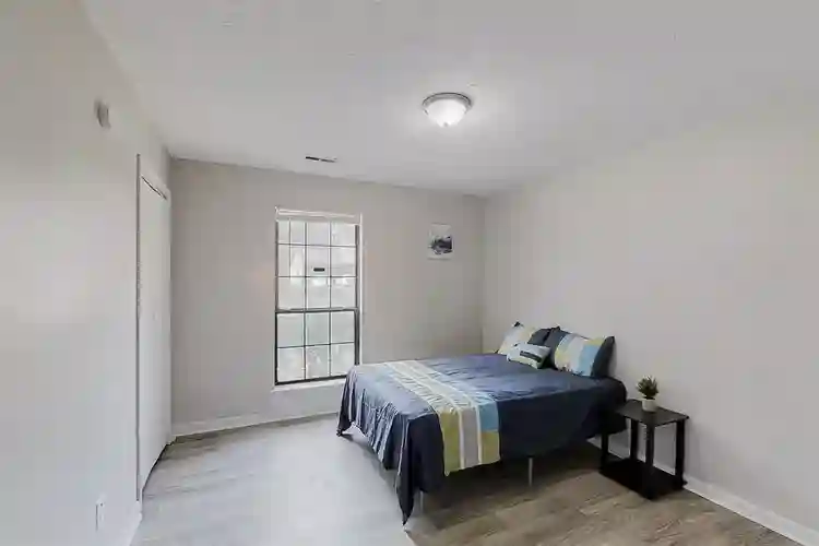 9 BR in Riverdale
