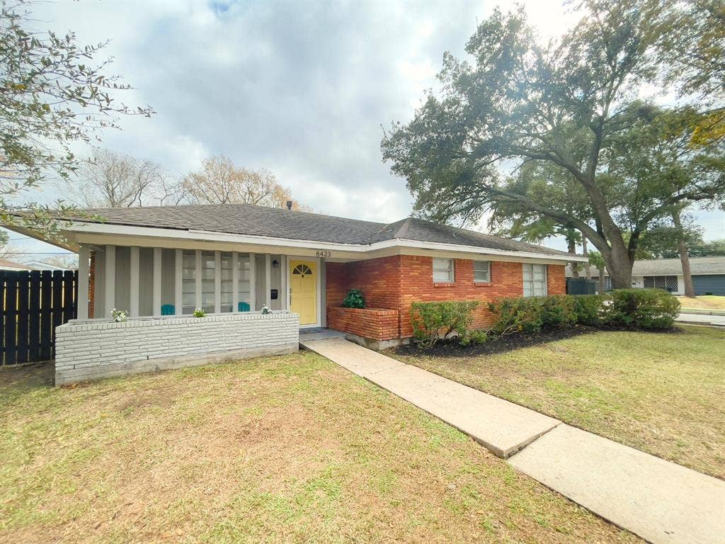 6 BR in Houston