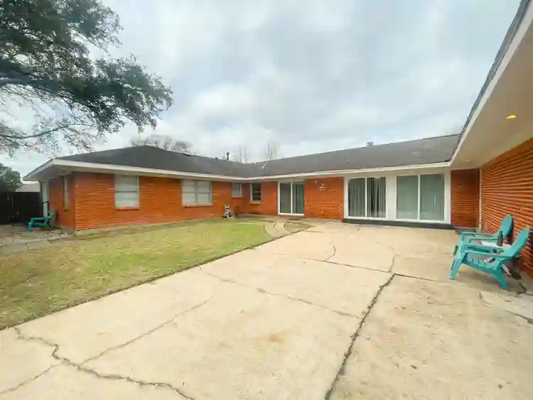 6 BR in Houston