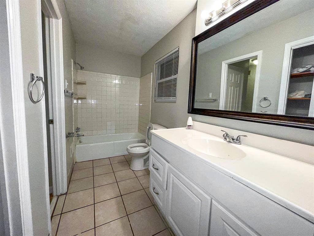 4 BR in College Park