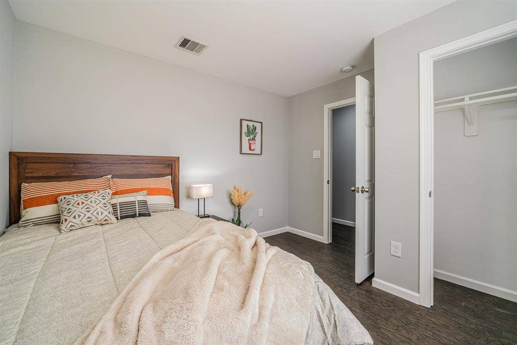 7 BR in Houston